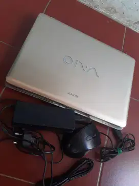 Jual laptop Sony Vaio kondisi masih hidup