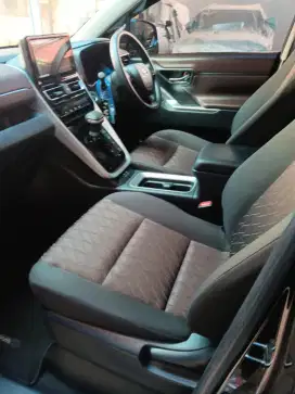 Toyota Innova Zenix 2.0 G CVT 2023 Hitam