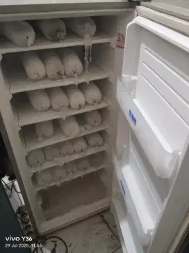 Di jual cepat prizer buat es batu plus antar