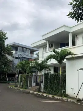 Rumah 2 Lantai Di Jalan Pisok Dekat Masjid