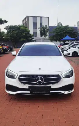 Mercedes Benz E200 AVG line A/T 2022