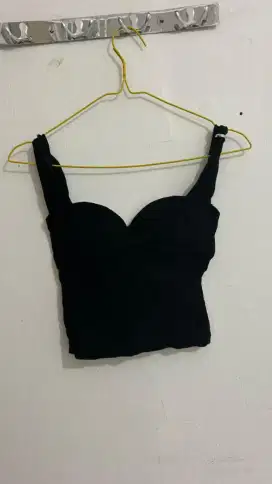 Tanktop hitam include bra
