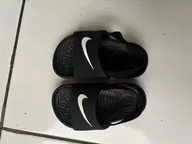 Sepatu sandal nike ori