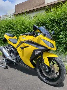 Moge Kawasaki Ninja 250 FI Kuning Metalik Mulus Terawat Langka
