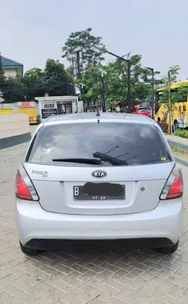 KIA RIO 1.4 BENSIN - MT 2011