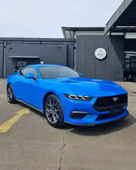 Ford Mustang Ecoboost Fastback nik 2025