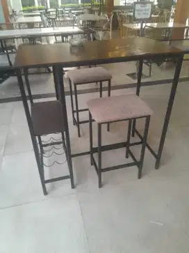 Dijual meja bar bekaskondisi seperti baru
