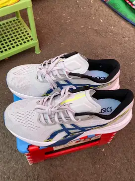 Sepatu Running Asics