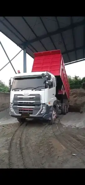 Direntalkan Dumptruk Tronton