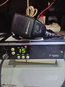 Radio rig Motorola GM 300 VHF lengkap mic ORI no breaket
