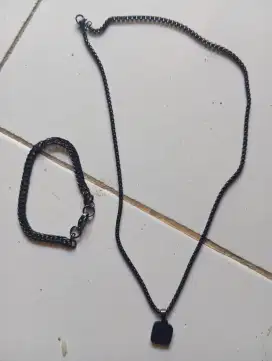 Dijual sepasang kalung dan gelang