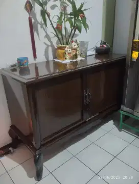 TV jadul Raknya diModif jadi Lemari Barang