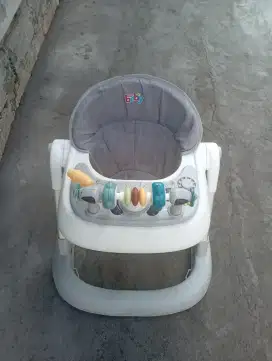 dijual babywolker siap pakai. ada musikny