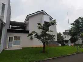 WTS / Dijual Cepat Rumah Posisi Hoek Lokasi Strategis di The Spring Ca