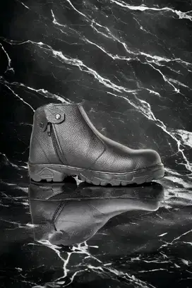 Agen sepatu Kulit hitam pendek Kepanjen