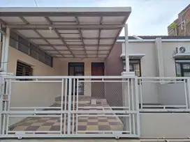 DIKONTRAKKAN RUMAH DEKAT KE SUMMARECON (BANDUNG)