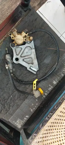 Kaliper master plus dudukan tiger revo