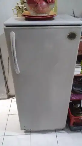 Kulkas frezer masih mulus