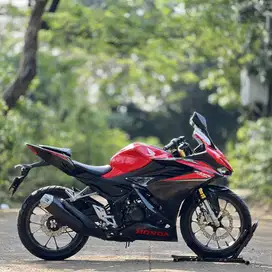 HONDA CBR 150R ABS MERAH HITAM 2022 KM 12K NO MINUS