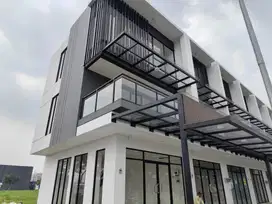 Di sewakan ruko 3 lantai samping jalan boulevard gading serpong