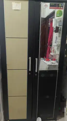 Lemari pakaian bahan kayu serat