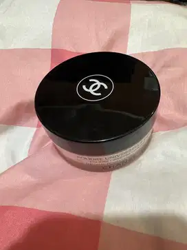 Loose powder chanel shade 10