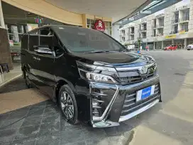 TOYOTA VOXY 2017 HITAM