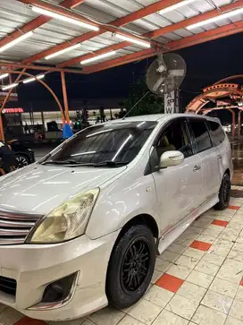 Nissan Grand livina 2012 Bensin