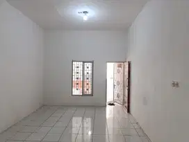 di sewakan rumah siap huni 2.5 lantai di kelapa gading