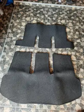 Karpet mobil innova reborn 2 layer bahan Eva tebal kondisi sepeti baru