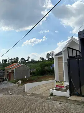 Dijual Rumah Redy Stok Dengan Suasana Asri