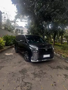 Toyota Voxy 2023 Bensin