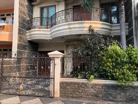 Dijual rumah siap huni dipetukangan selatan