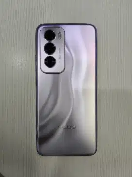 OPPO Reno12 Pro 5G 12/512 Smartphone dengan Kapasitas Memori 12/512 GB