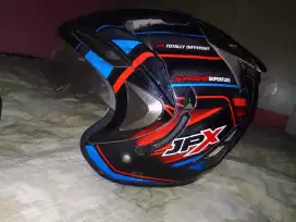 Yang lagi butuh helm murah meriah nih