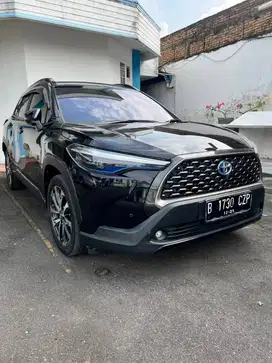 Jual Corolla Cross A/T Hybrid tahun 2020 warna hitam, mint condition