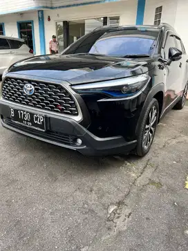 Jual Corolla Cross A/T Hybrid tahun 2020 warna hitam, mint condition