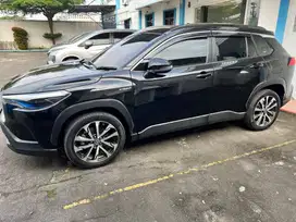 Jual Corolla Cross A/T Hybrid tahun 2020 warna hitam, mint condition
