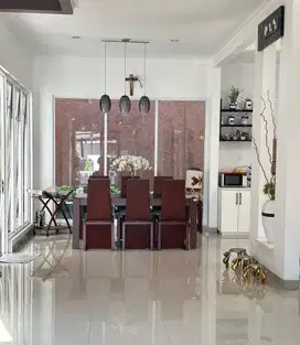 DIJUAL CEPAT RUMAH 2LT DI NUSALOKA, TANGERANG LT.200m2 HARGA BISA NEGO