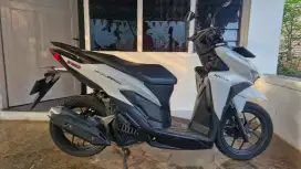 Vario 125 White