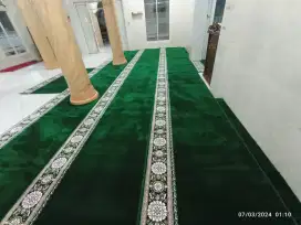 Karpet masjid tebal