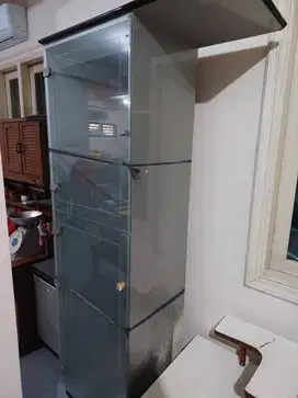 Lemari Kaca Bekas