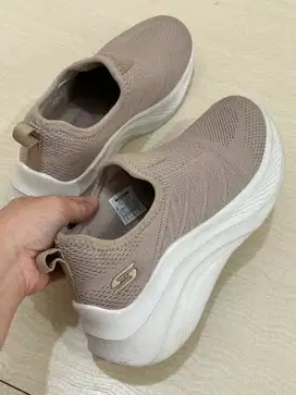 Dijual Sepatu Skechers Bobs Wedges Tinggi 7cm - Size 36 ( BARU ! )