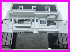 dhyana Rumah mewah siap huni di Tomang Jakarta Barat 3 Lantai