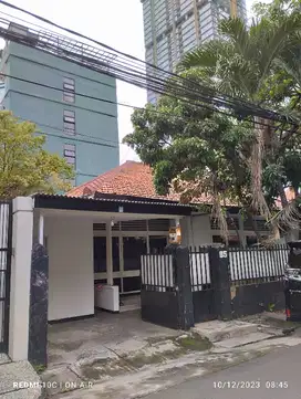 Rumah dekat Kartika Chandra Jakarta Selatan