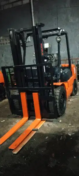 Forklft 3ton siap kerja