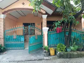 Rumah 2 lantai di komplek garuda