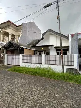 Jual Rumah Griya Babatan Mukti murah lokasi depan