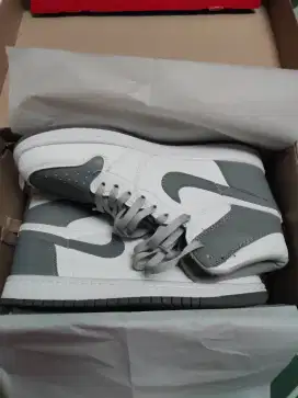 Air Jordan 1 High OG Grey