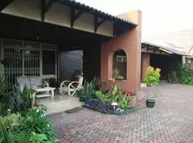 Rumah Mewah 7 Kamar Tidur dengan Halaman Luas, Cocok untuk Hunian